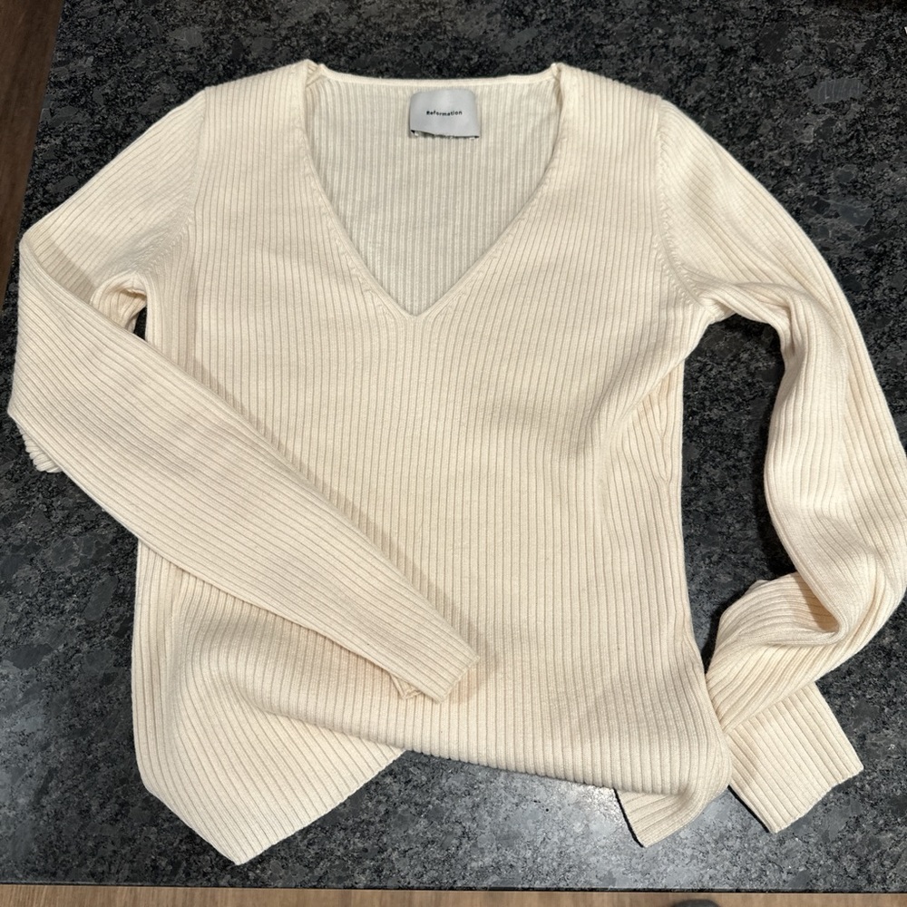 Reformation Valencia Regenerative Merino V-neck Cream size small